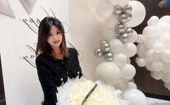 德田重男教孙女书法